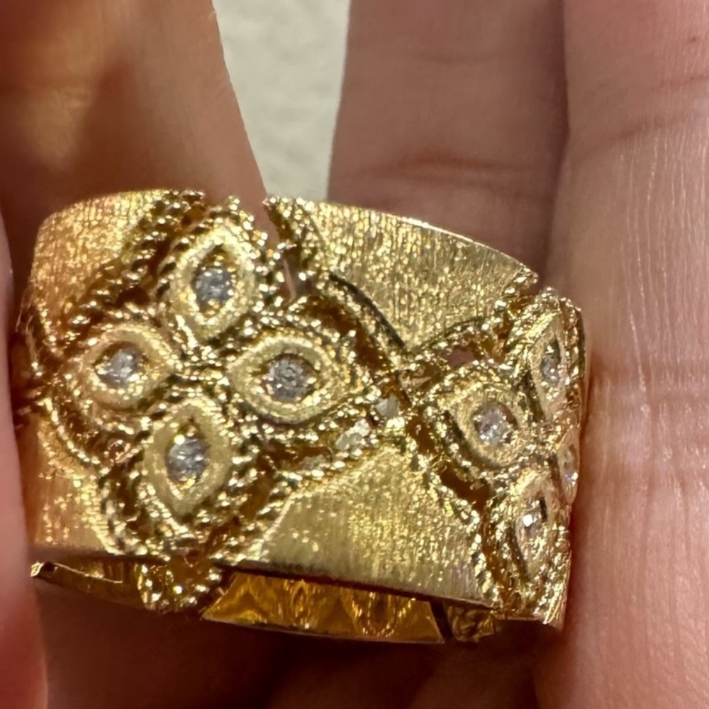 ROBERTO COIN 18K YG 0.19CTW DIAMOND VENETIAN PRINCESS SATIN WIDE RING